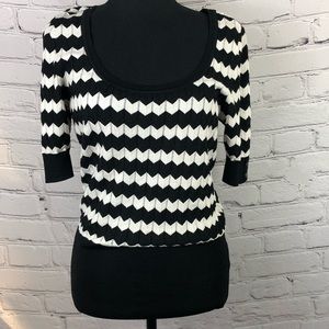 White House Black Market: 3/4 Sleeve, Scoop Neckline Top. Size(M)